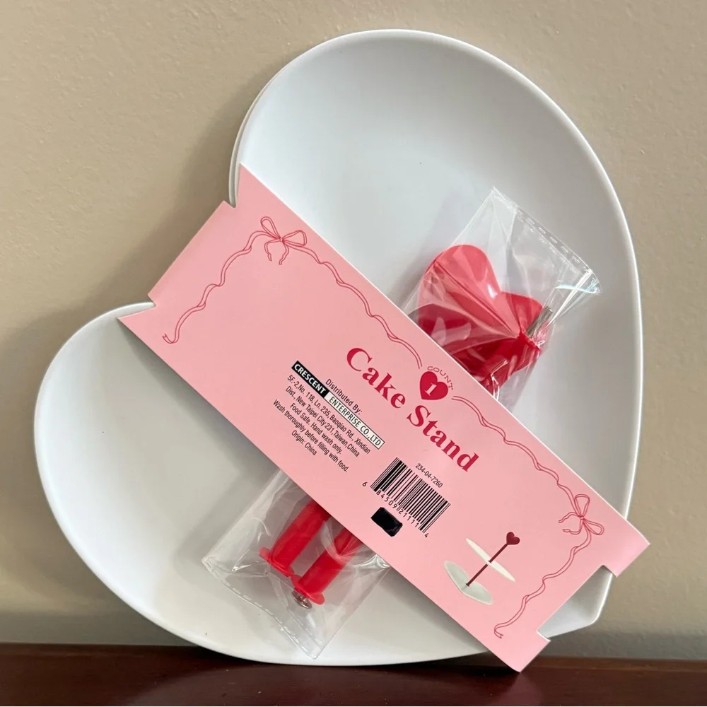 Target Bullseye Playground Heart-Shaped Cake Stand, Two-Tier White & Red, New!